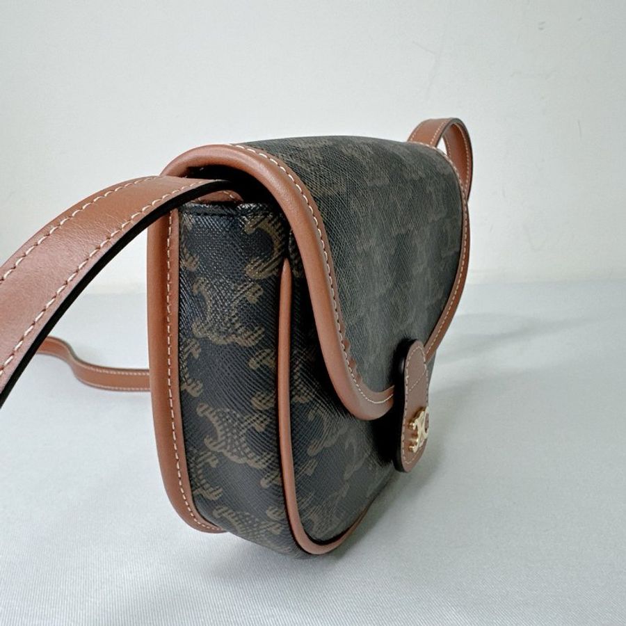 CELINE 全新Triomphe Mini馬鞍包-3