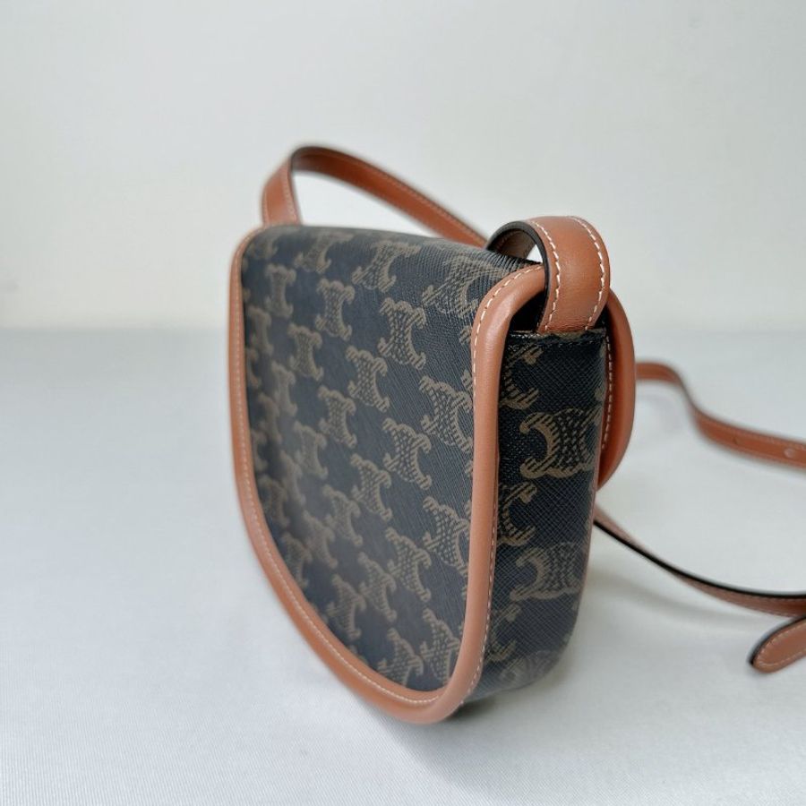 CELINE 全新Triomphe Mini馬鞍包-4