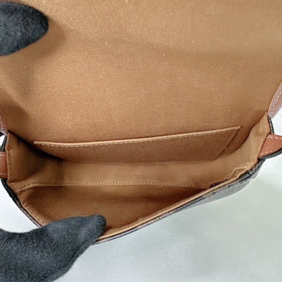 CELINE 全新Triomphe Mini馬鞍包-7