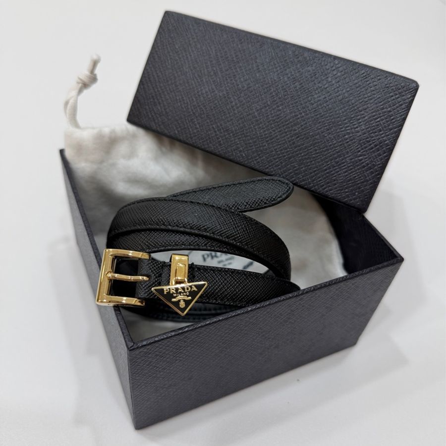 PRADA Saffiano 三角牌 黑色 綴飾 金釦 防刮牛皮細版 腰帶 皮帶-0