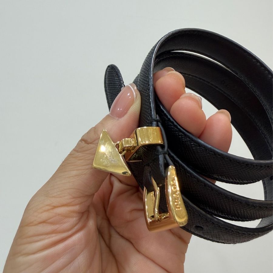 PRADA Saffiano 三角牌 黑色 綴飾 金釦 防刮牛皮細版 腰帶 皮帶-17