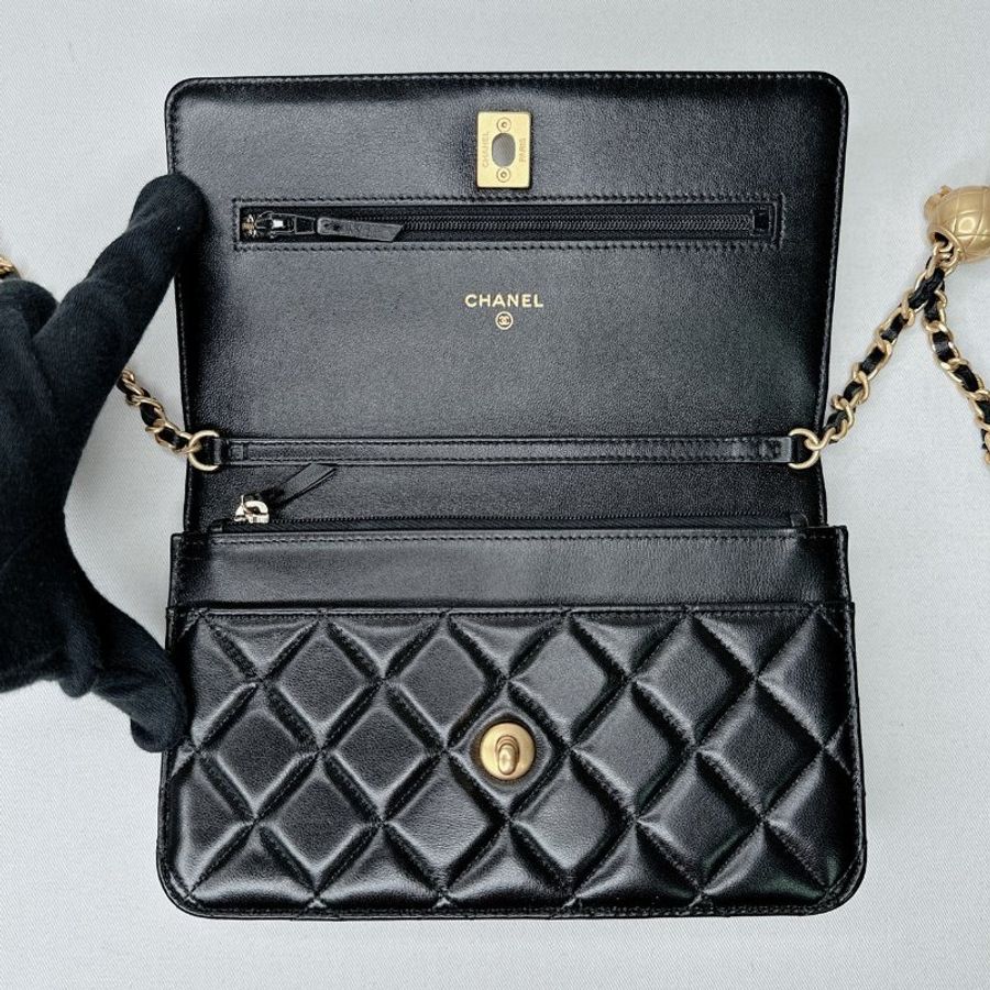CHANEL 菱格小羊皮金球WOC鏈包-6