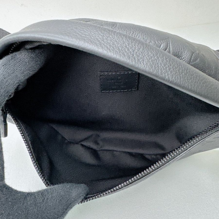 LV Discovery PM黑壓紋胸腰包-6