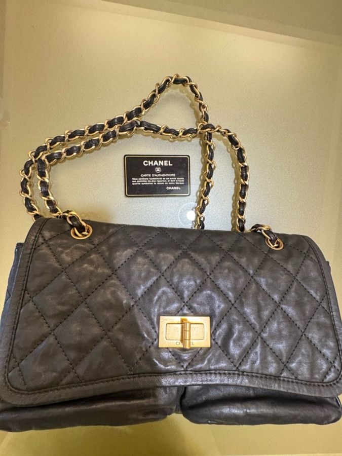 Chanel香奈兒經典必入款Chanel 2.55 Reissue 【225/226】黑金復古油蠟牛皮方釦鏈條包 (包況良好、保值與實用)-0