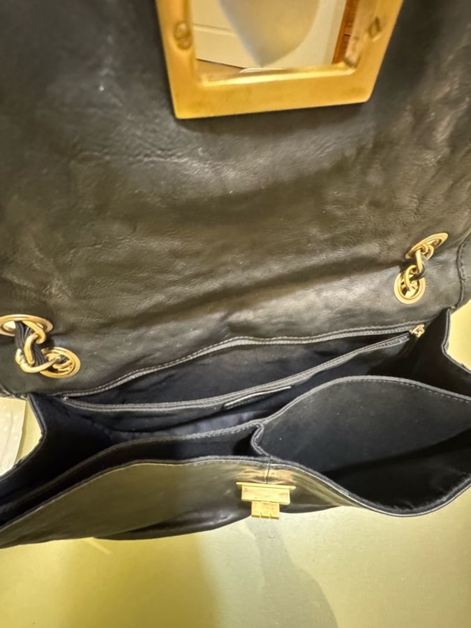 Chanel香奈兒經典必入款Chanel 2.55 Reissue 【225/226】黑金復古油蠟牛皮方釦鏈條包 (包況良好、保值與實用)-4