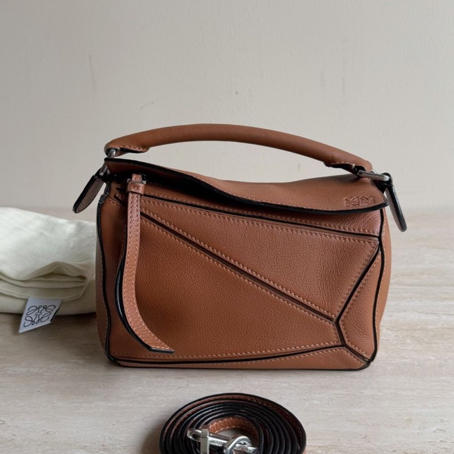 Loewe 羅意威mini puzzle焦糖色幾何包 底長18cm-0