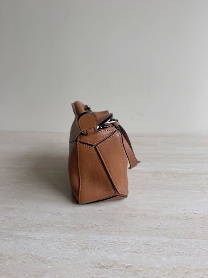 Loewe 羅意威mini puzzle焦糖色幾何包 底長18cm-2