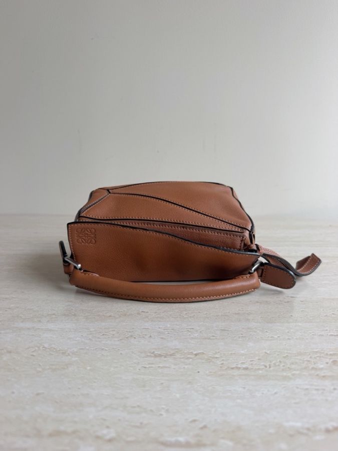 Loewe 羅意威mini puzzle焦糖色幾何包 底長18cm-4