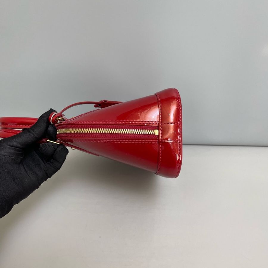 Louis Vuitton Alma bb 紅色漆皮壓花貝殼包-3