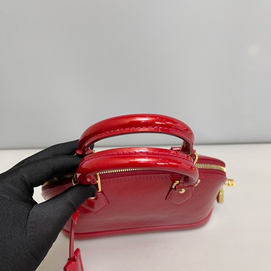 Louis Vuitton Alma bb 紅色漆皮壓花貝殼包-5