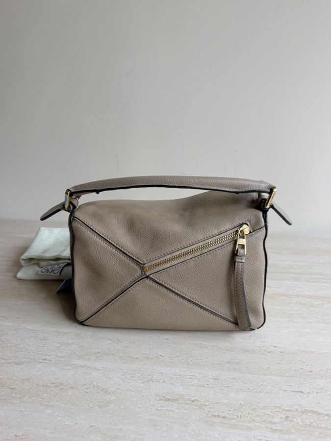 Loewe羅意威Puzzle小號沙色牛皮斜挎包 底長24cm-1