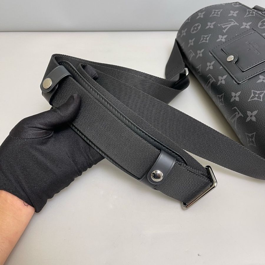 Louis Vuitton Voyager 黑武士老花郵差包 單肩斜挎包-6