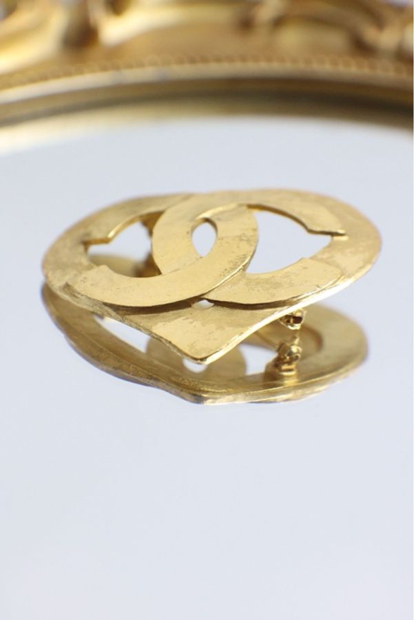 Chanel 95年素金爱心cc胸针-5