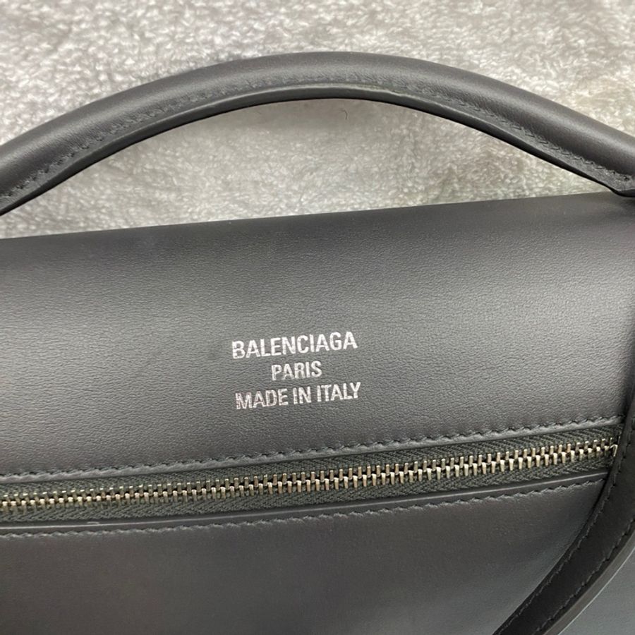 巴黎世家/Balenciaga BEL AIR肩帶手拿包 斜背包 灰色。-2