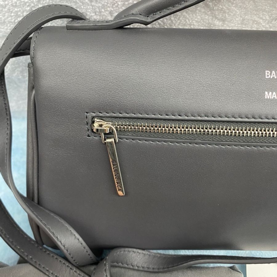 巴黎世家/Balenciaga BEL AIR肩帶手拿包 斜背包 灰色。-3