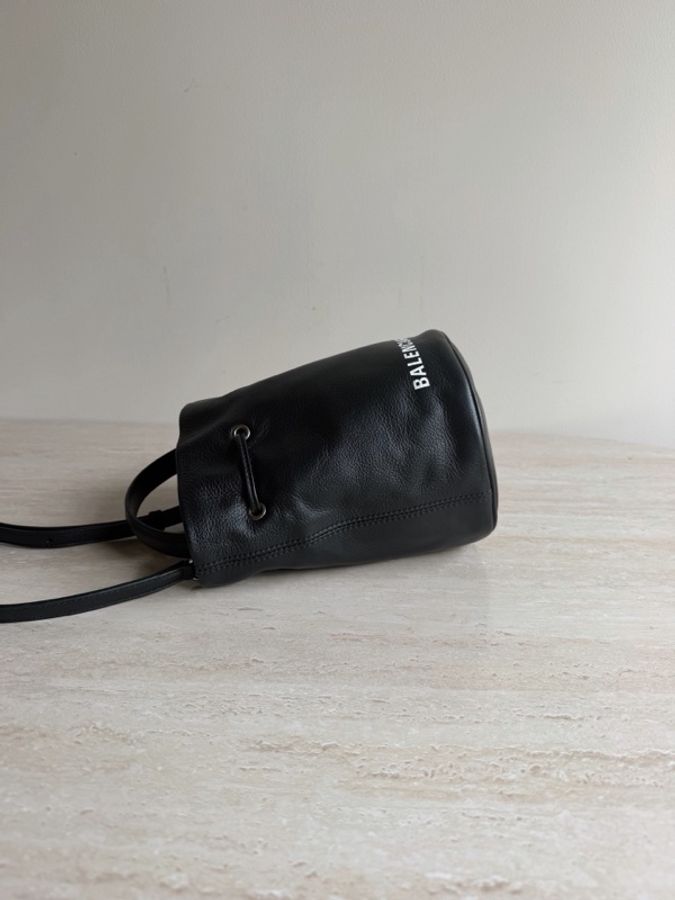 Balenciaga巴黎世家黑色牛皮水桶包 底長15-2