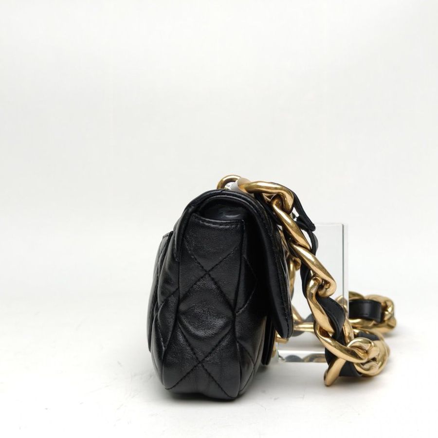 CHANEL 22P粗鏈條單肩包MINI黑色羊皮革晶片金扣肩背包-3