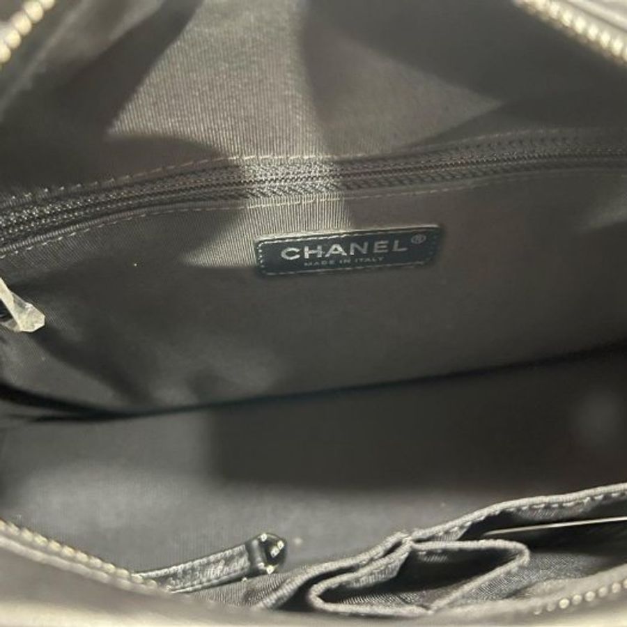 東區正精品㊣CHANEL A93824 Gabrielle HOBO SO BLACK 香奈兒黑色牛皮山行紋黑色皮穿鍊帶流浪包肩背包斜背包中號 RZ6550-3