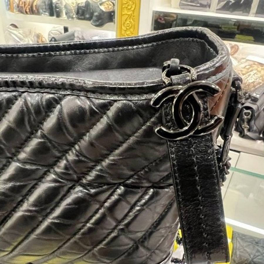 東區正精品㊣CHANEL A93824 Gabrielle HOBO SO BLACK 香奈兒黑色牛皮山行紋黑色皮穿鍊帶流浪包肩背包斜背包中號 RZ6550-5