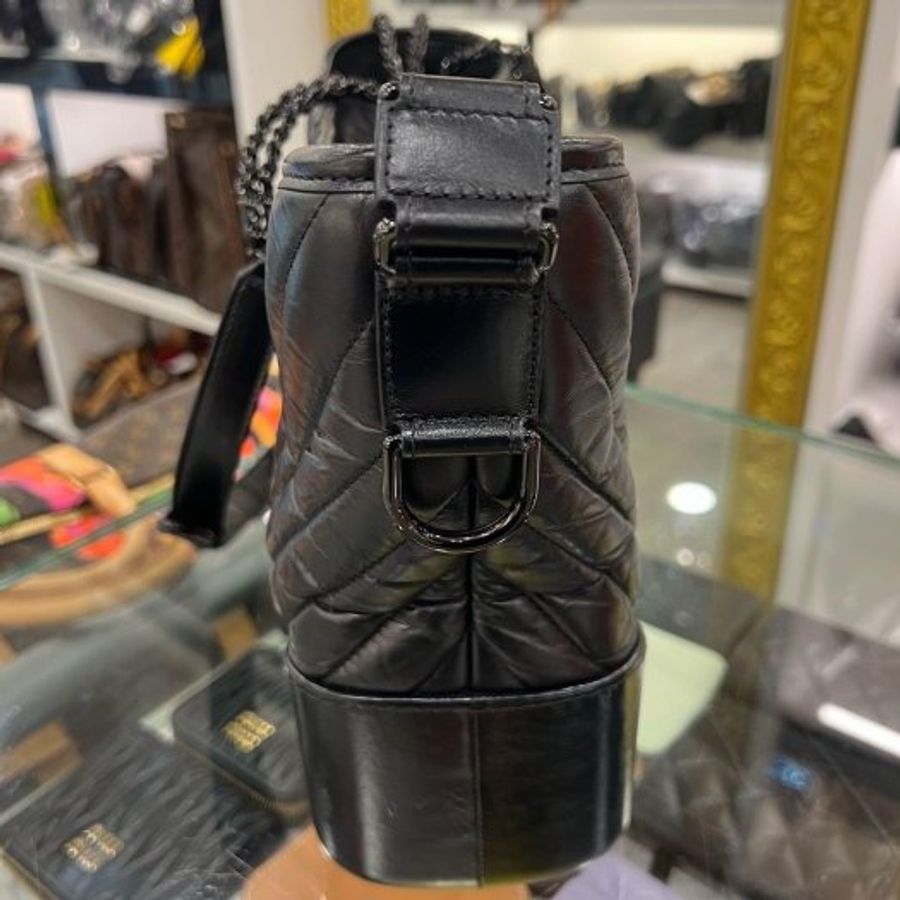 東區正精品㊣CHANEL A93824 Gabrielle HOBO SO BLACK 香奈兒黑色牛皮山行紋黑色皮穿鍊帶流浪包肩背包斜背包中號 RZ6550-7