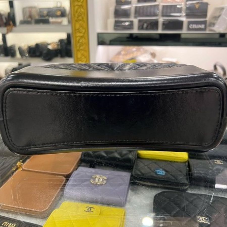 東區正精品㊣CHANEL A93824 Gabrielle HOBO SO BLACK 香奈兒黑色牛皮山行紋黑色皮穿鍊帶流浪包肩背包斜背包中號 RZ6550-9