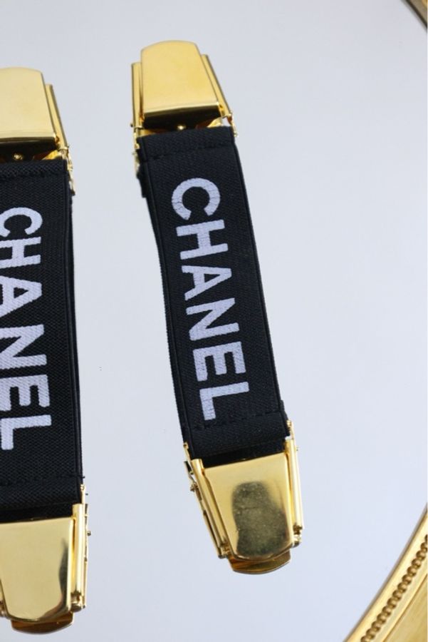 Chanel 94年秀款黑金字母衣服固定夹-2