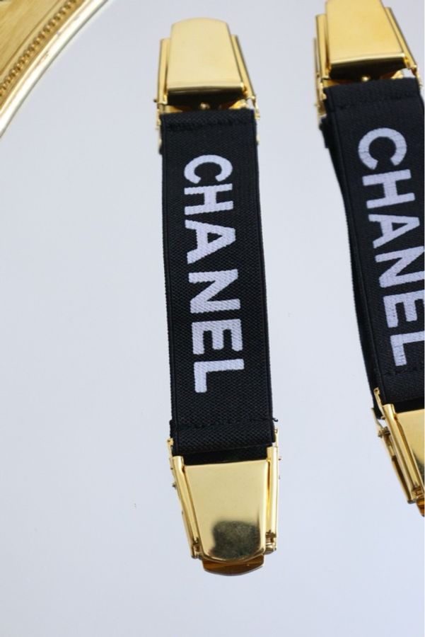 Chanel 94年秀款黑金字母衣服固定夹-3