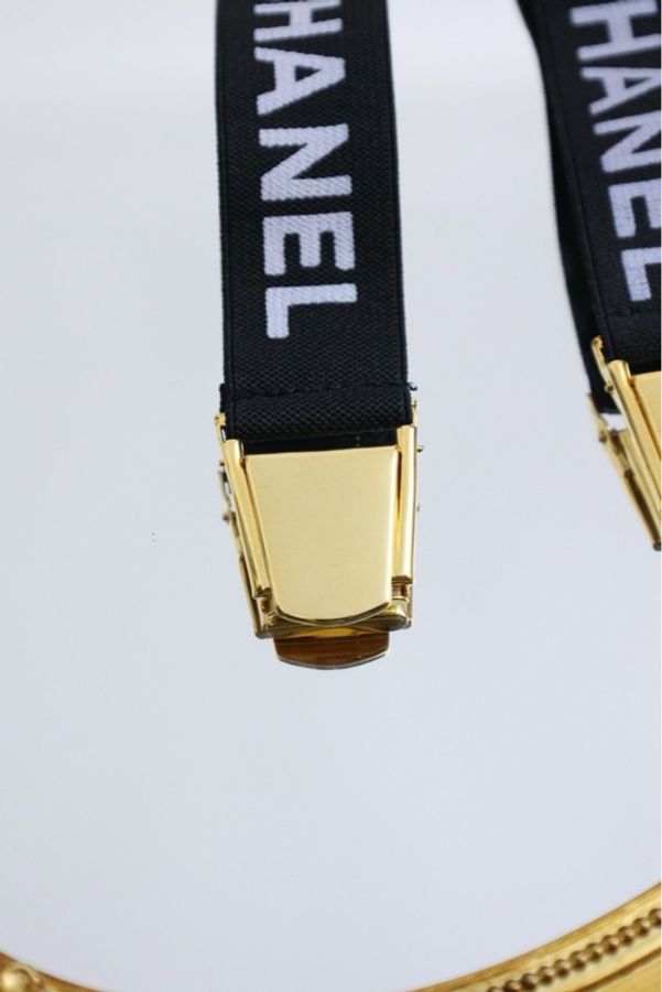 Chanel 94年秀款黑金字母衣服固定夹-4
