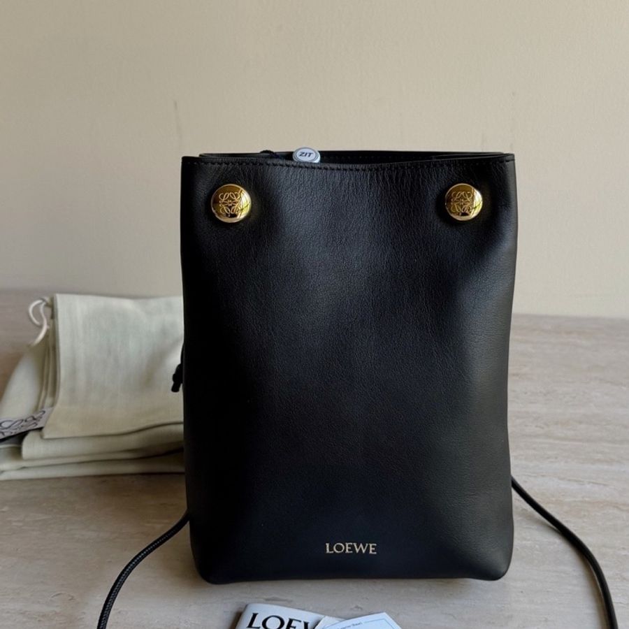 LOEWE羅意威Pebble Pouch手機包 黑色小牛皮 底長17 cm-0