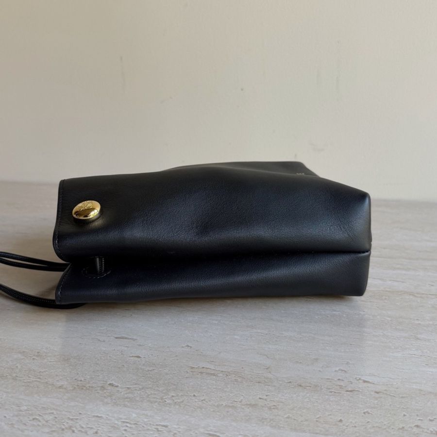 LOEWE羅意威Pebble Pouch手機包 黑色小牛皮 底長17 cm-3