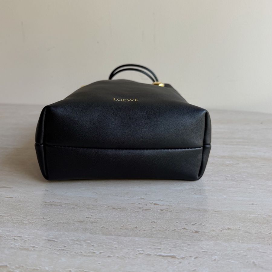 LOEWE羅意威Pebble Pouch手機包 黑色小牛皮 底長17 cm-5