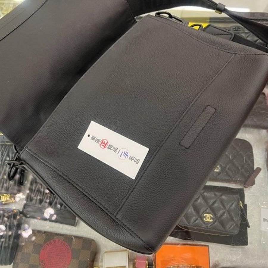 東區正精品㊣LV Takeoff M57080 黑色牛皮黑字方型吸釦式翻蓋肩背包斜背包男包 RZ6551-10