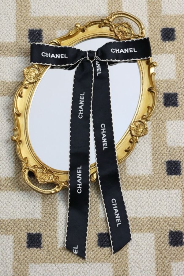 Chanel 94年春夏海报款黑色蝴蝶结字母胸针-0