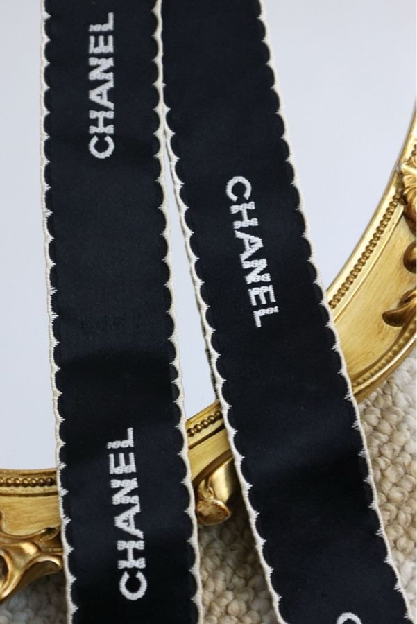 Chanel 94年春夏海报款黑色蝴蝶结字母胸针-6