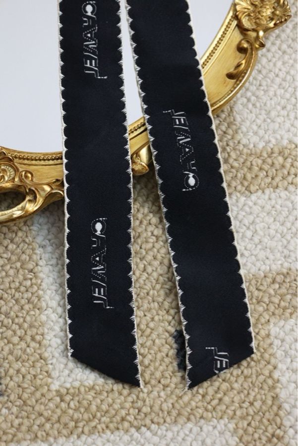 Chanel 94年春夏海报款黑色蝴蝶结字母胸针-15