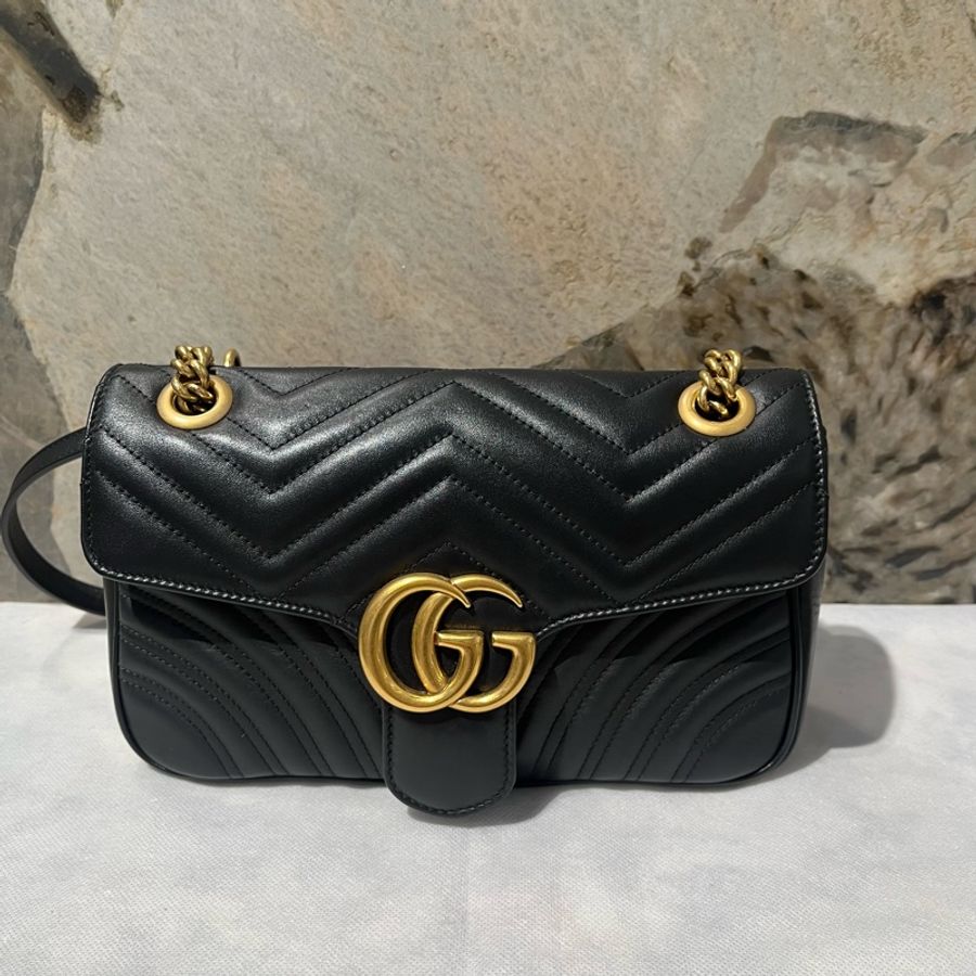Gucci 黑牛皮金釦Marmont 掀蓋包26cm-0
