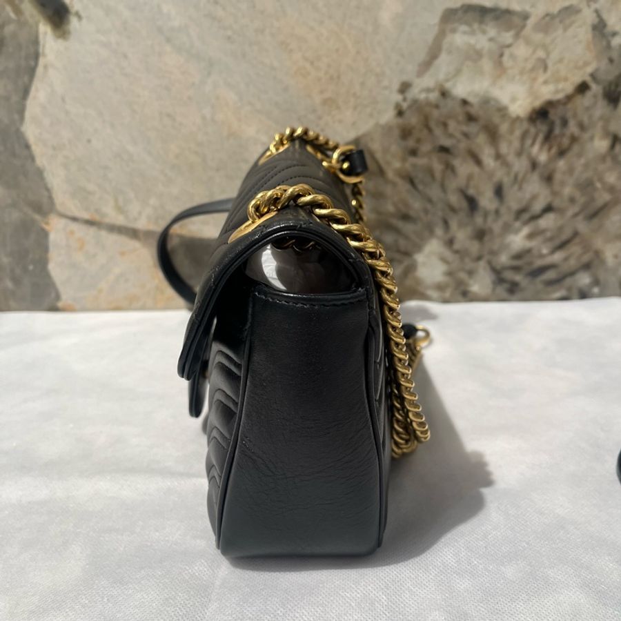 Gucci 黑牛皮金釦Marmont 掀蓋包26cm-1