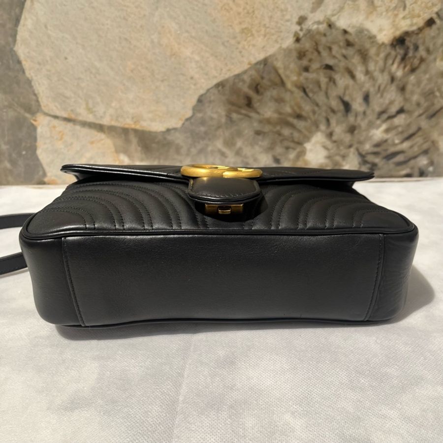 Gucci 黑牛皮金釦Marmont 掀蓋包26cm-4