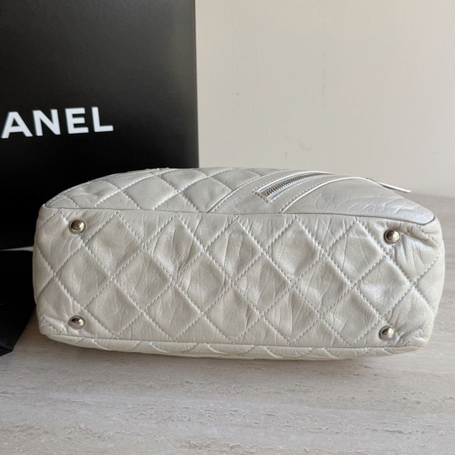 Chanel香奈兒康鵬系灰白色枕頭包+11開 底長27-8