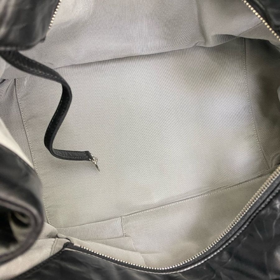 Chanel黑色油蠟皮皺褶外縫線泡芙tote-8