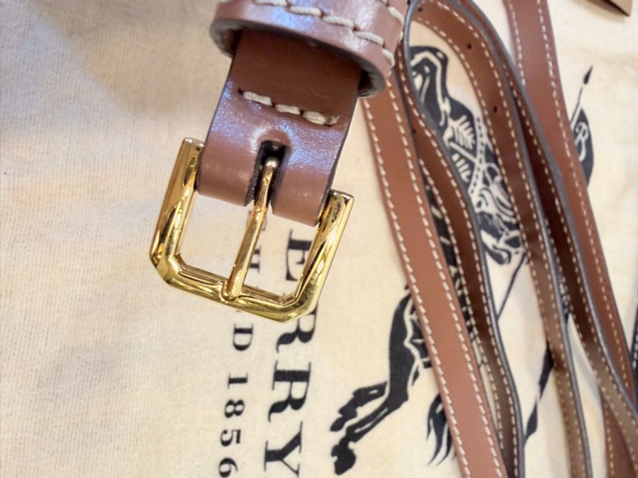 便宜賣‼️Burberry TB字帆布拼牛皮斜背包-36