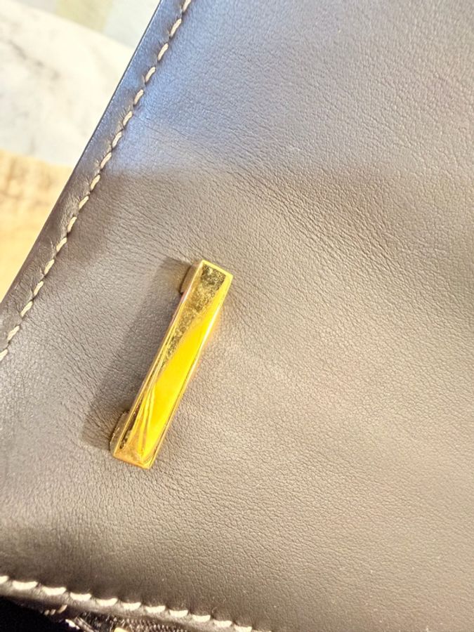 便宜賣‼️Burberry TB字帆布拼牛皮斜背包-55