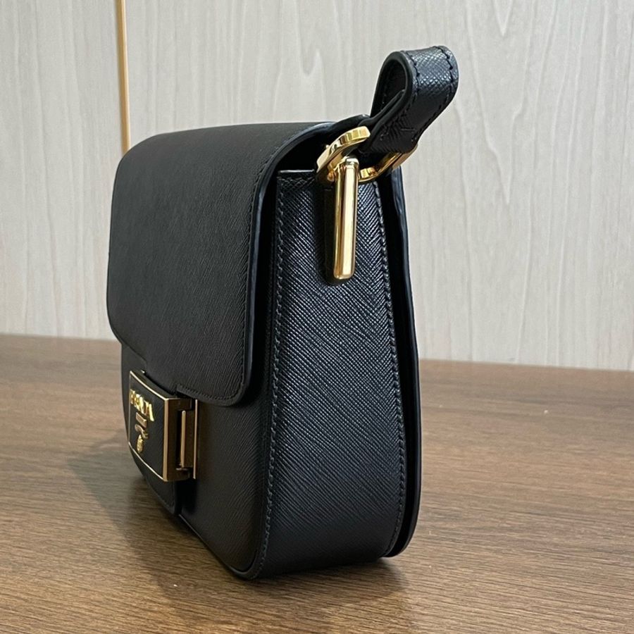 PRADA 普拉达 黑金豆腐包 附塵袋 小塵袋 卡片 20*5.5*15 7-2