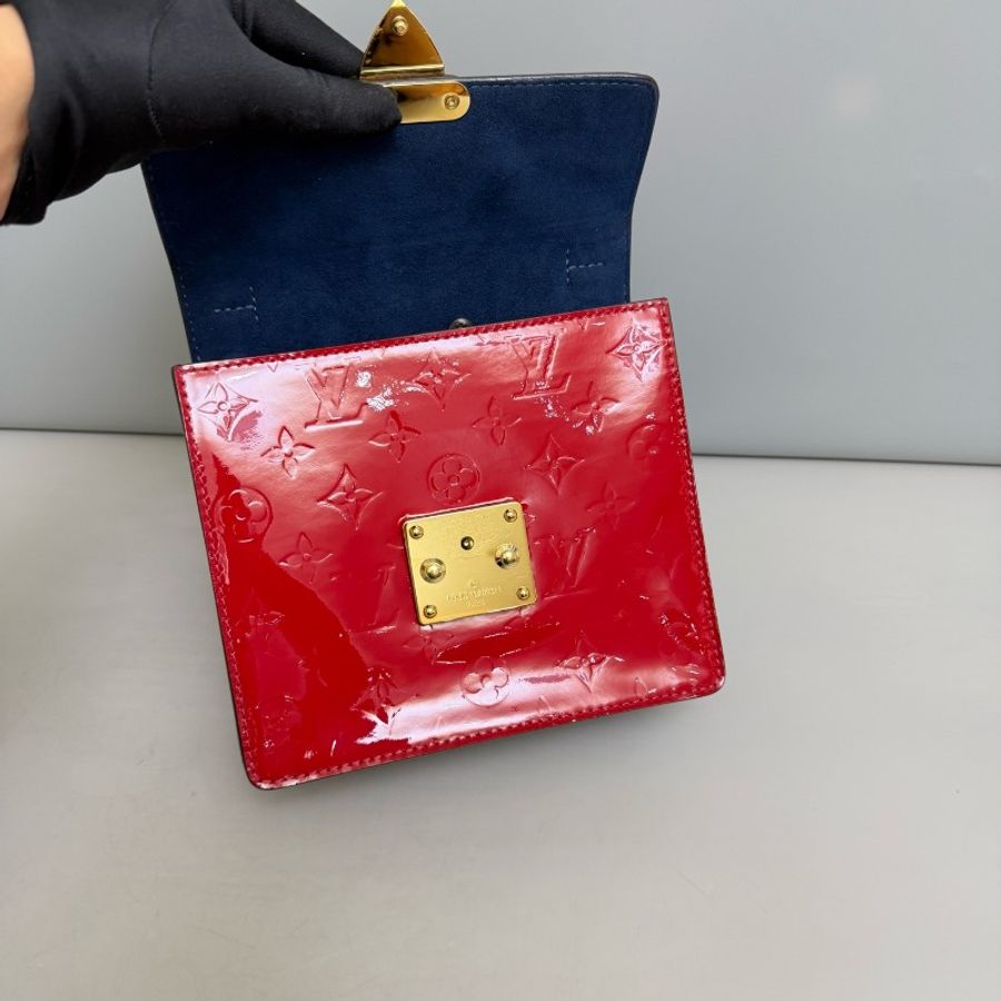 Louis Vuitton Spring Street 紅色漆皮壓花郵差包-8
