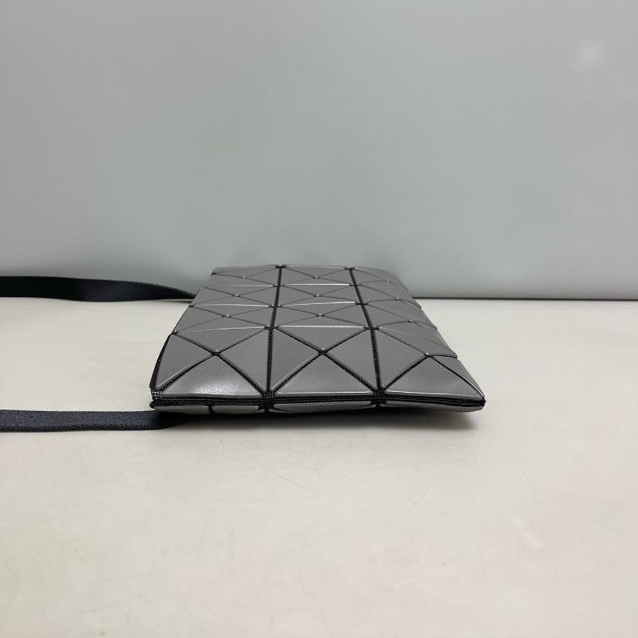 ISSEY MIYAKE 磨砂灰色3×5格單肩斜挎包-3