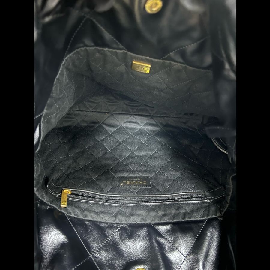 CHANEL 22Bag small
黑金 小號-7