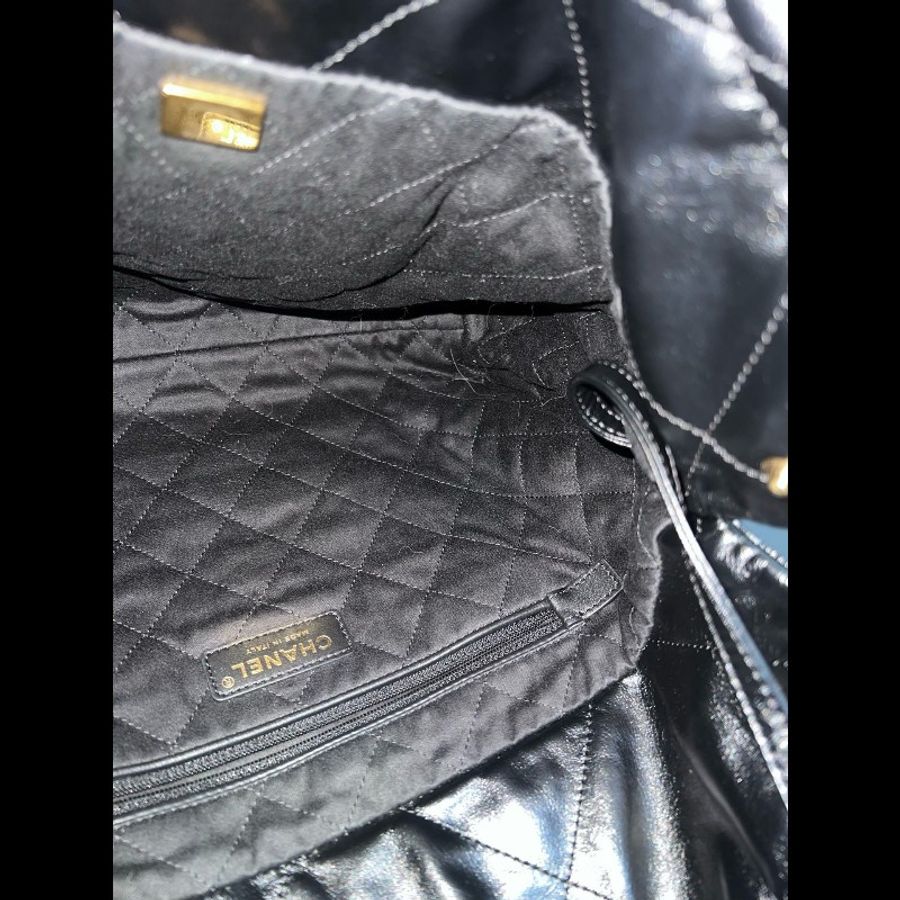 CHANEL 22Bag small
黑金 小號-9