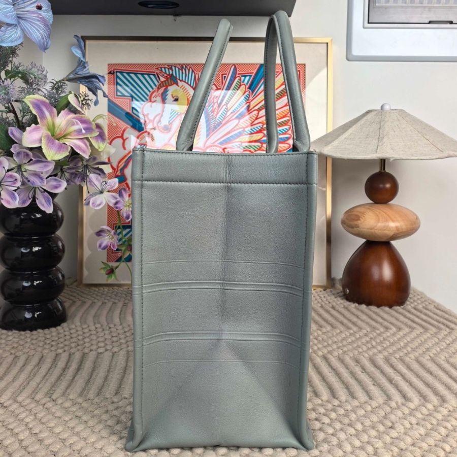 98新好成色🩶#Dior #Booktote #霧霾灰托特購物袋中號 #全皮款-4