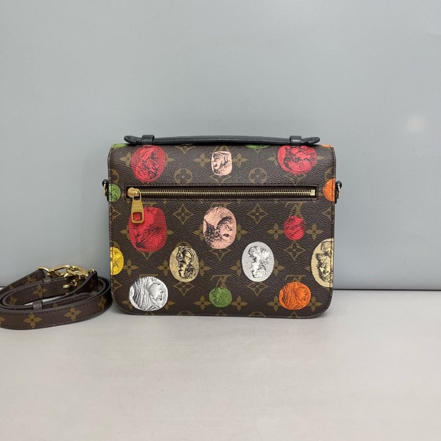 Louis Vuitton 老花羅浮宮徽章限量款郵差包 晶片款-1