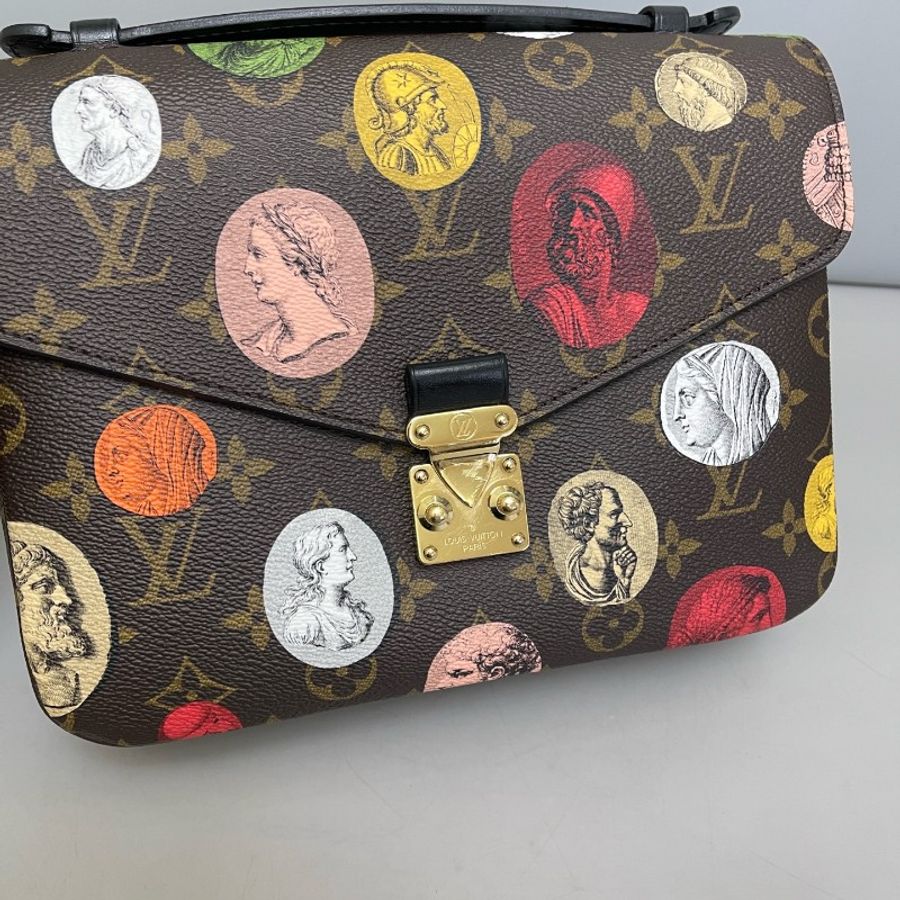 Louis Vuitton 老花羅浮宮徽章限量款郵差包 晶片款-6